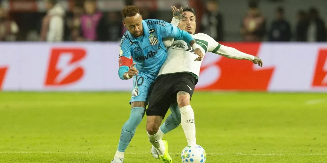 Sob gritos de “vergonha”, Coritiba é eliminado pelo Santos e entra em crise no Couto