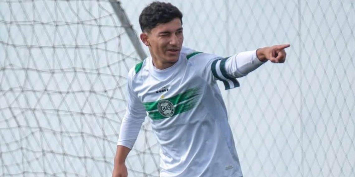 Atacante do Coritiba é convocado para torneio com a seleção brasileira