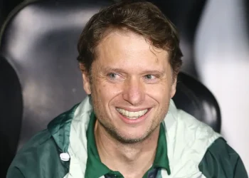 Coritiba vira sobre o Bahia, encerra jejum e cola na zona de Libertadores