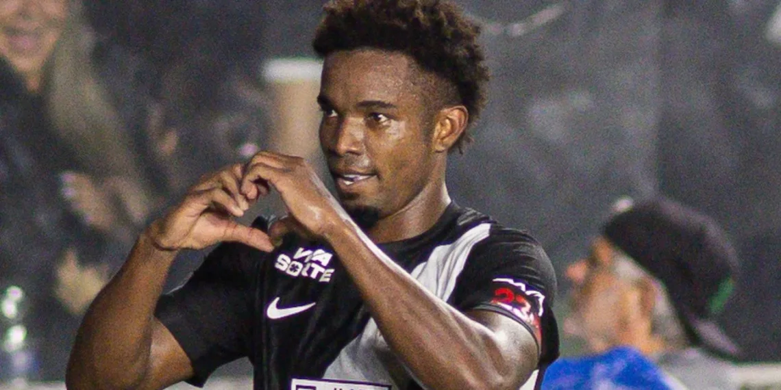 Athletico perde para o Vasco e mantém maldição em São Januário