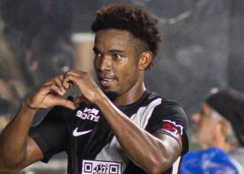 Athletico perde para o Vasco e mantém maldição em São Januário