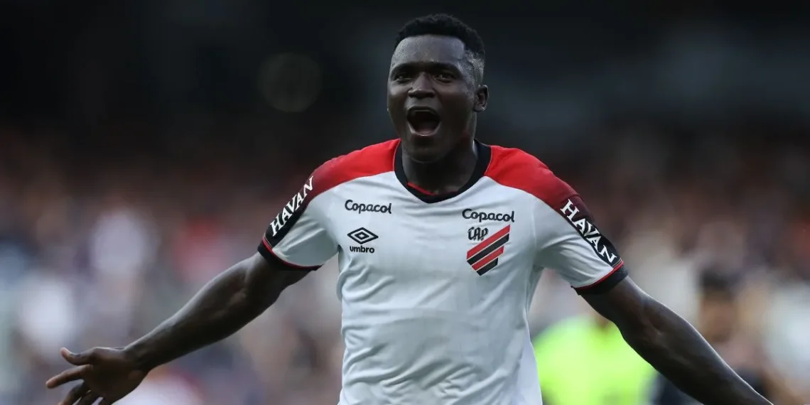 Athletico desafia lógica, vence fora e sonha alto no Brasileirão