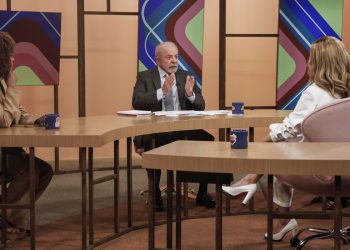 Lula diz que monitora preço dos combustíveis todos os dias