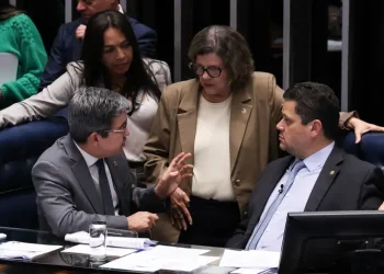 Senado deve votar PEC da aposentadoria de agentes até 15 de julho