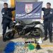 Suspeitos tentam fugir em moto sem placa, mas acabam presos com grande carga de drogas em Macaé