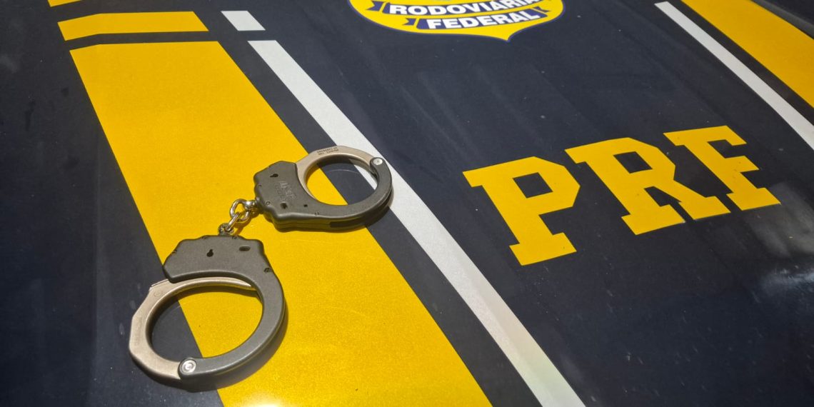 Colombiano é preso em Campos após oferecer almoço e PIX a policial para escapar de abordagem