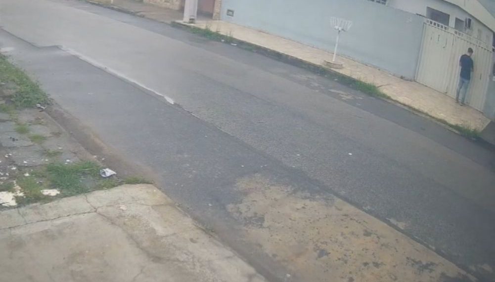 Imagens mostram último momento em que homem foi visto após matar ex-companheira em Campos