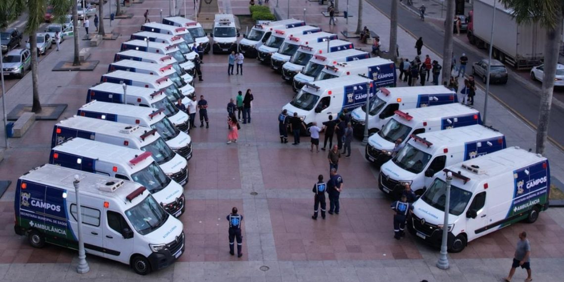 Prefeitura de Campos entrega 40 ambulâncias para repor frota e reforçar atendimento no município