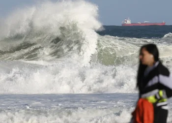 Rio entra em alerta para ressaca e ondas de até 2,5 metros