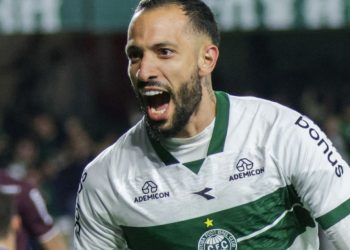Coritiba inicia intertemporada com expectativa do retorno de centroavante
