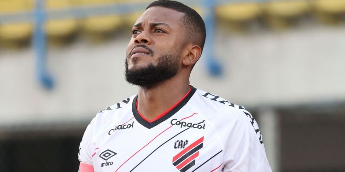 Nome histórico do Athletico e ex-Flamengo é anunciado por clube da Série D
