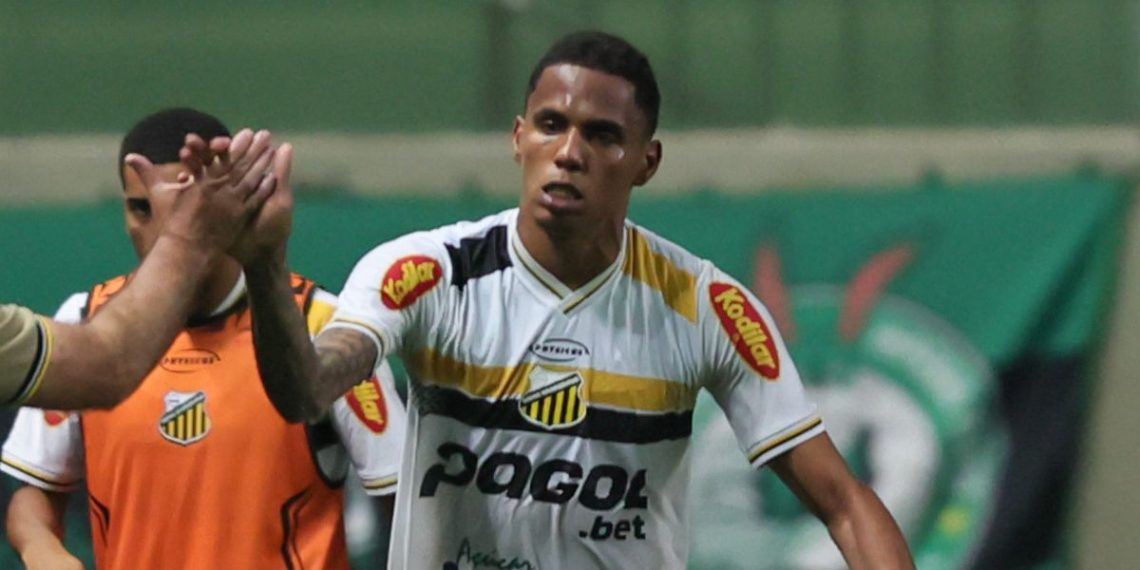 Alvo do Athletico é pego no doping por uso de cannabis