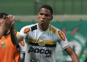 Alvo do Athletico é pego no doping por uso de cannabis