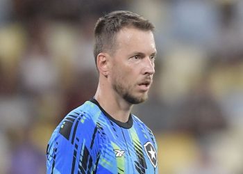 Goleiro revelado pelo Athletico rescinde com clube da Série A