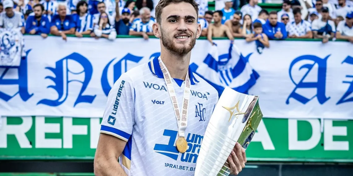 Emprestado pelo Athletico se destaca como artilheiro em campanha com título