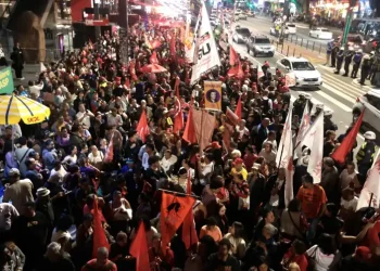 Protesto pelo fim da escala 6×1 reúne milhares de pessoas em São Paulo