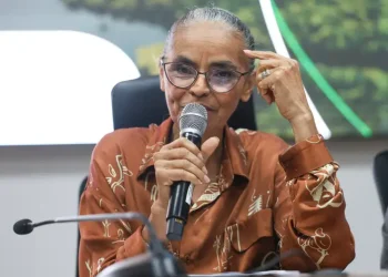Marina Silva recebe maior condecoração da França em Brasília