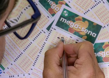 Mega-Sena acumula e prêmio principal vai para R$ 33 milhões