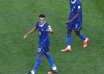 Mirando recordes de todos os tipos, França amplia status de favorita