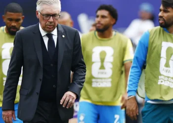 Ancelotti lamenta eliminação e já projeta novo ciclo: “Não é o fim”