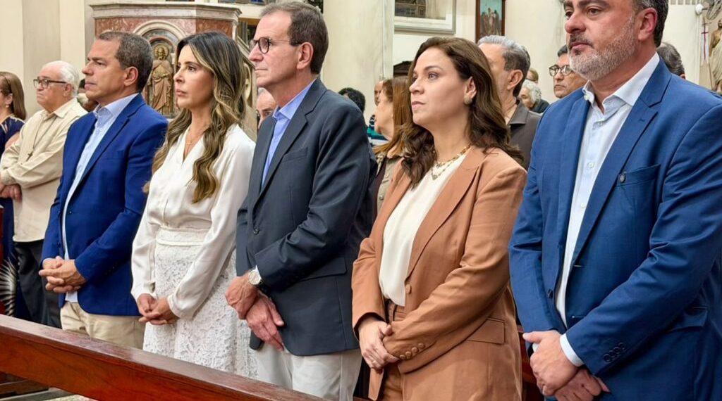 Eduardo Paes, Frederico e demais autoridades participam de missa que celebra os 15 anos de Dom Roberto à frente da Diocese