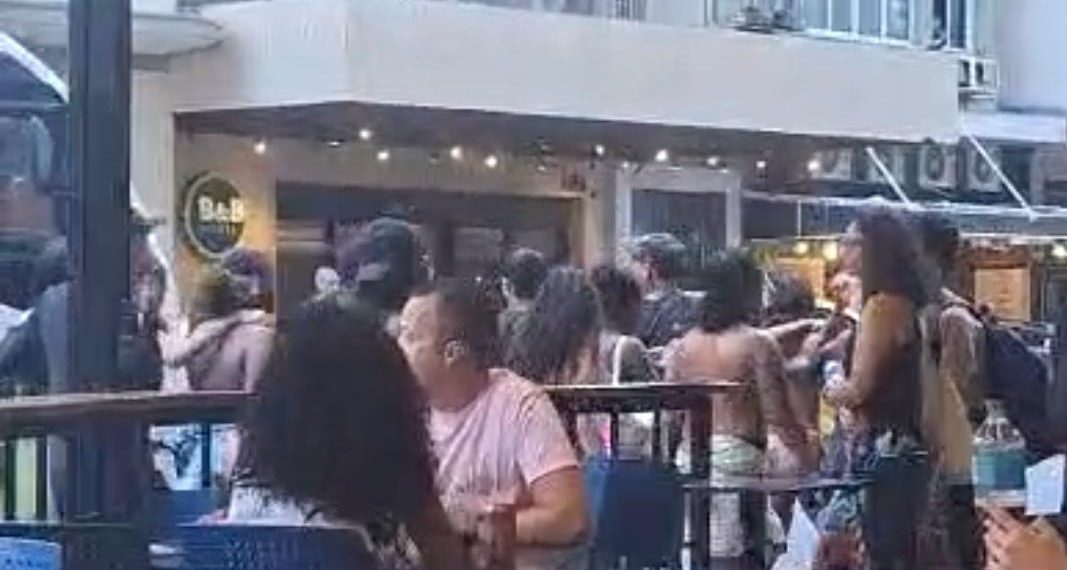 VÍDEO: Um dia após correria, grupos voltam a se reunir em direção ao Arpoador