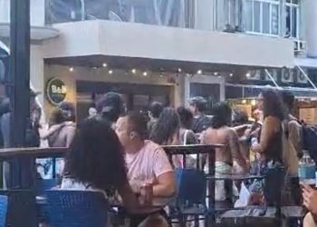 VÍDEO: Um dia após correria, grupos voltam a se reunir em direção ao Arpoador