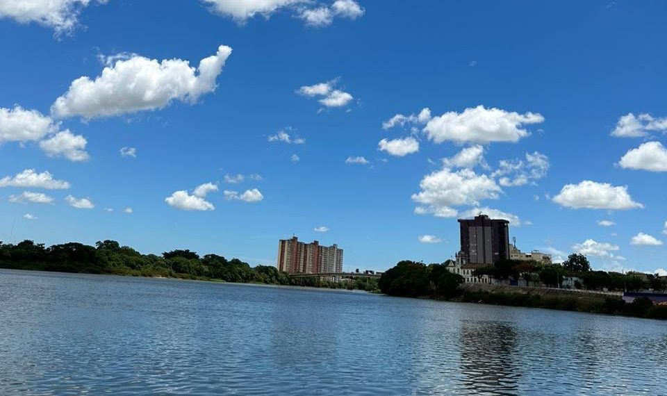 Especialista descarta “veranico” em Campos e explica calor intenso antes da chegada de frente fria