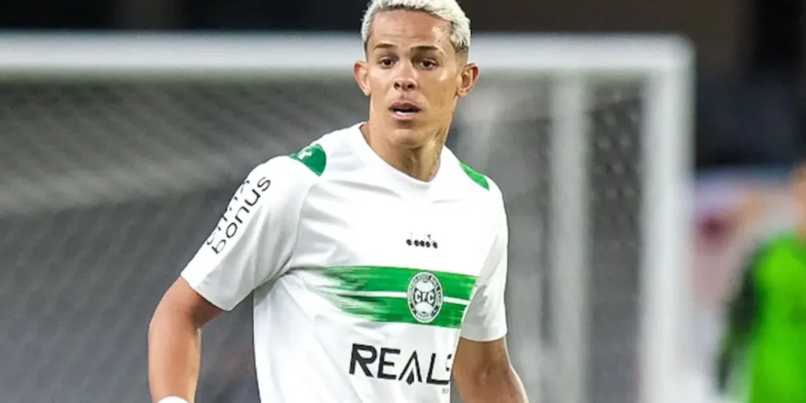 Coritiba acerta venda de volante Wallisson para clube da Libertadores