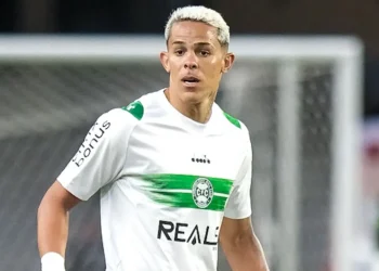 Coritiba acerta venda de volante Wallisson para clube da Libertadores