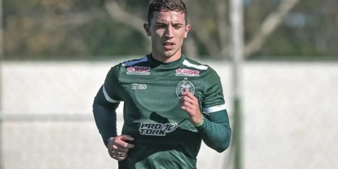 Atacante revelado pelo Coritiba troca clube do Brasileirão para brigar pelo acesso