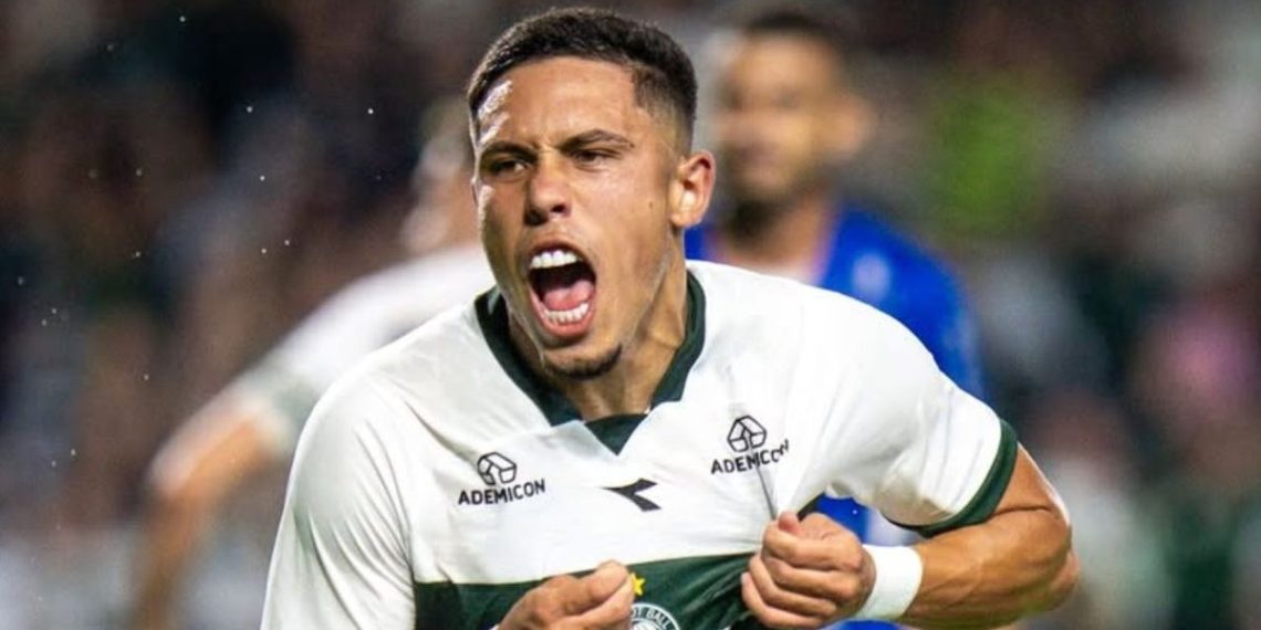 Atacante retorna ao Coritiba após empréstimo no Equador e tem futuro incerto