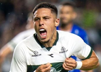 Atacante retorna ao Coritiba após empréstimo no Equador e tem futuro incerto