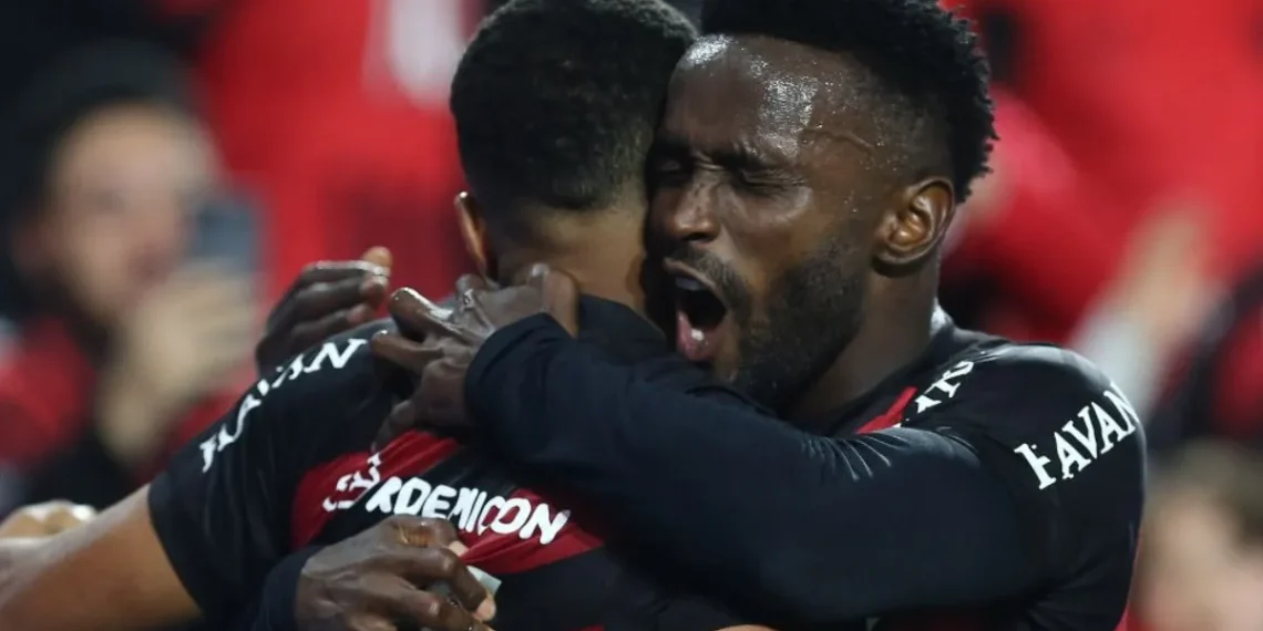 Athletico embala contra o Internacional e cola no Flamengo no Brasileirão