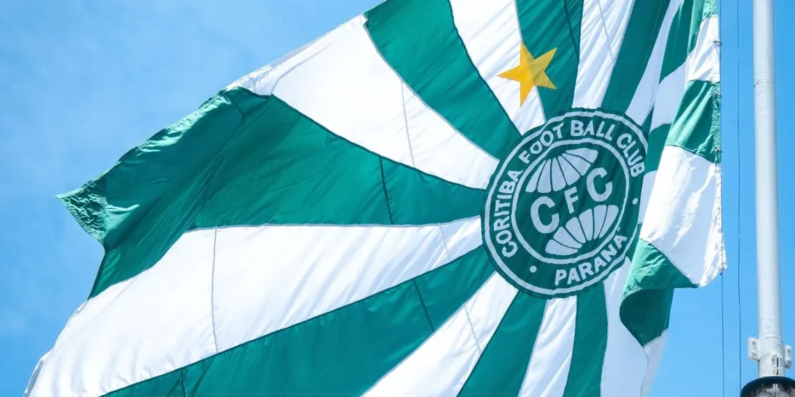Cartão corporativo do Coritiba chegou a ser usado para compra de roupas, revela ex-funcionário