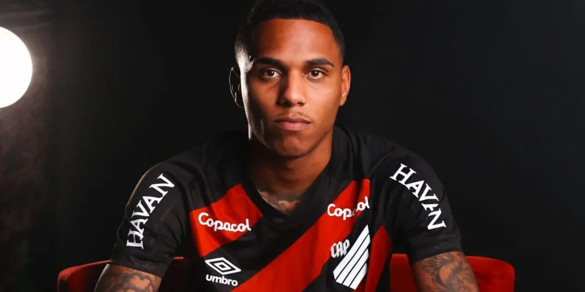 Janela do Athletico preocupa e expõe problema crônico