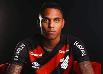 Janela do Athletico preocupa e expõe problema crônico