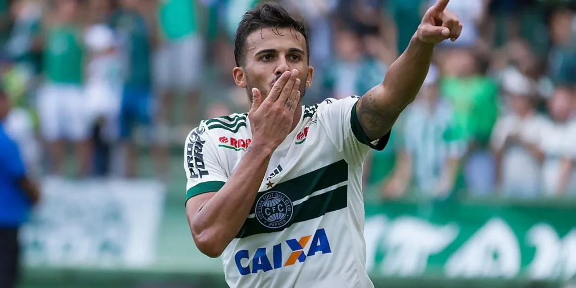 Lembra dele? Antigo artilheiro do Coritiba é anunciado em clube da Série B