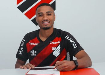 Athletico renova com atacante Leozinho; veja o tempo de contrato