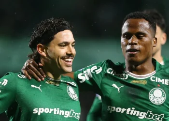 Coritiba não segura o Palmeiras e tem retorno amargo ao Brasileirão