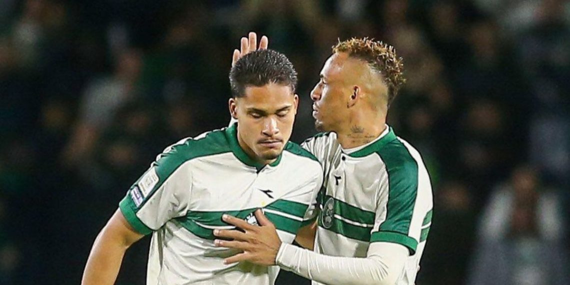 Ex-Flamengo marca em estreia pelo Coritiba no Brasileirão