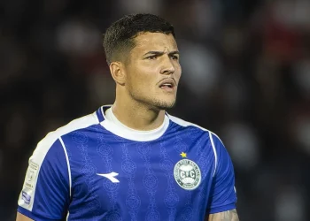 Coritiba desperdiça chances e fica no empate com o Bragantino