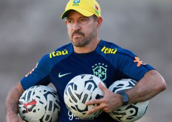 Errata: Ramon Menezes não acerta com o Athletico