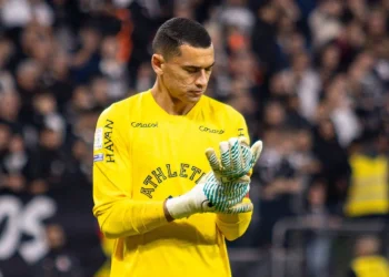 Com “medo de vencer”, o Athletico é salvo pelo goleiro Santos em Itaquera