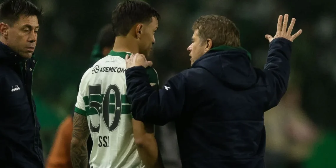 “Sou contratado para criar solução”: Seabra comenta falta de reforços no Coritiba