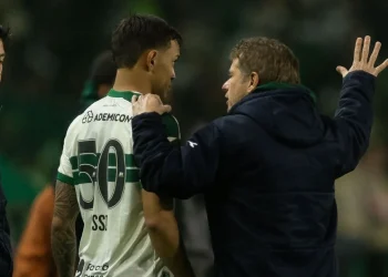 “Sou contratado para criar solução”: Seabra comenta falta de reforços no Coritiba