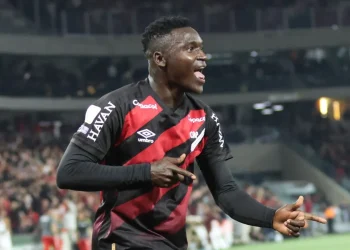“Mais um na conta”: Viveros mira disputa pela artilharia do Brasileirão com Pedro, do Flamengo