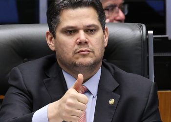 Alcolumbre destrava PEC do fim da 6×1 após conversas com Lula