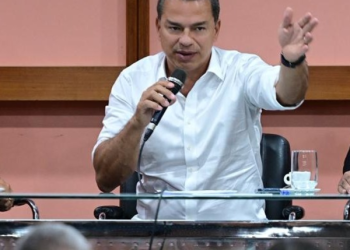 Frederico Paes endurece controle sobre servidores e determina revisão de nomeações em Campos