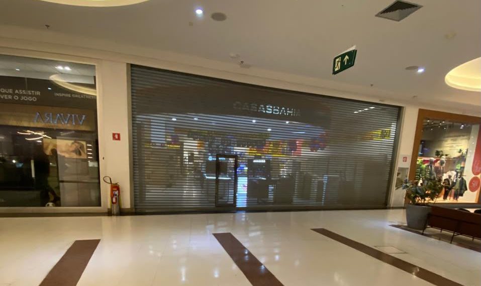 Casas Bahia fecha unidade no Partage Campos em meio ao encerramento de 298 lojas no país